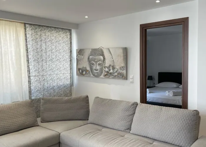Spacious Athenian 2 Bedroom Apartment Next Metro And Museum