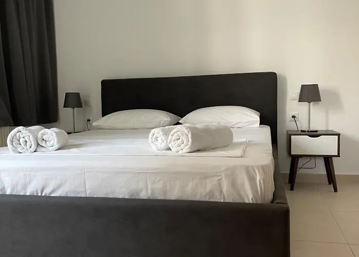 Spacious Athenian 2 Bedroom Apartment Next Metro And Museum